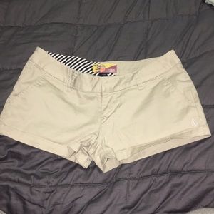 Volcom khaki shorts